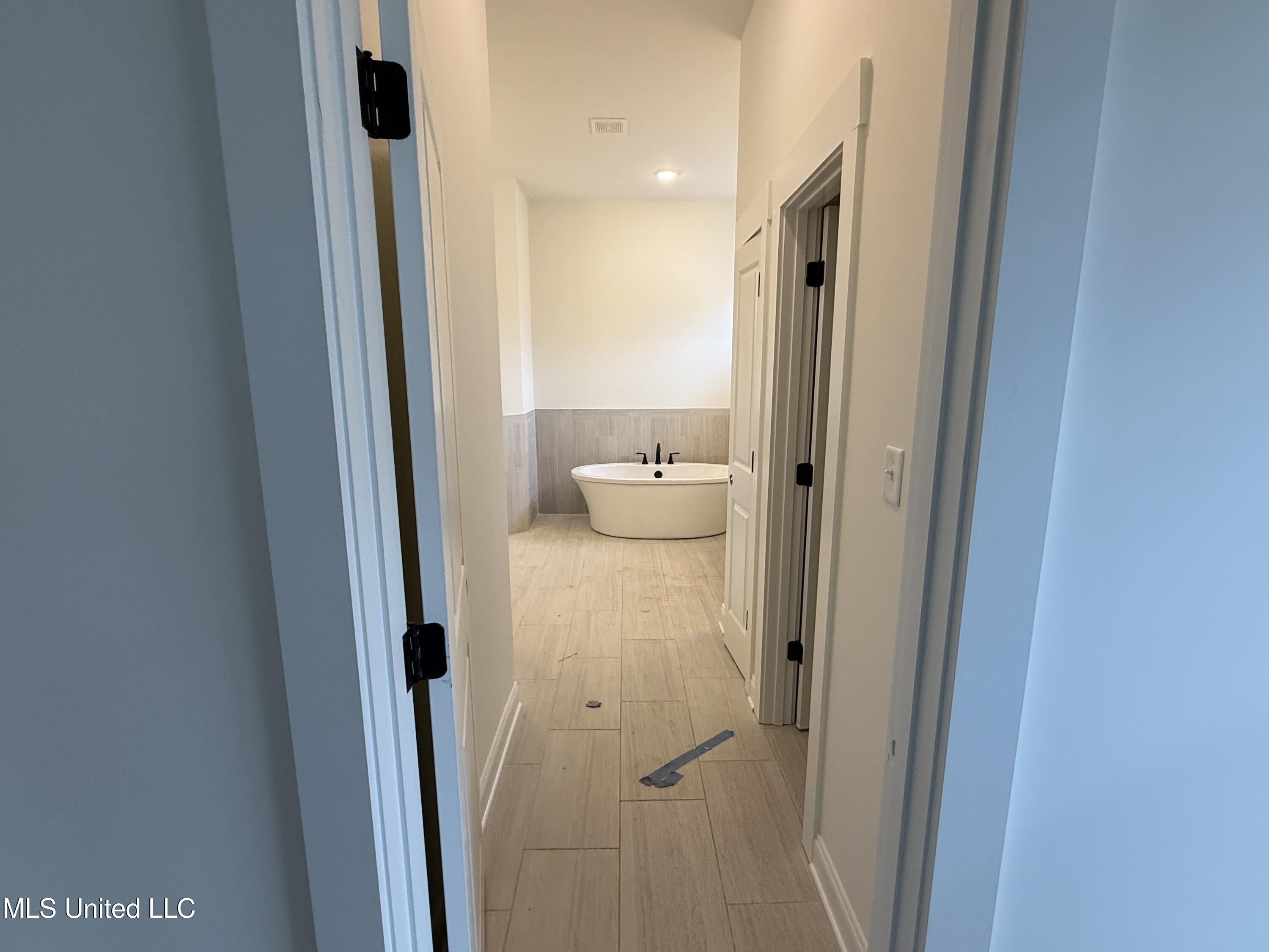 767 Coahoma Court Nesbit, MS 38651 - Photo 14 of 37 Primary bath