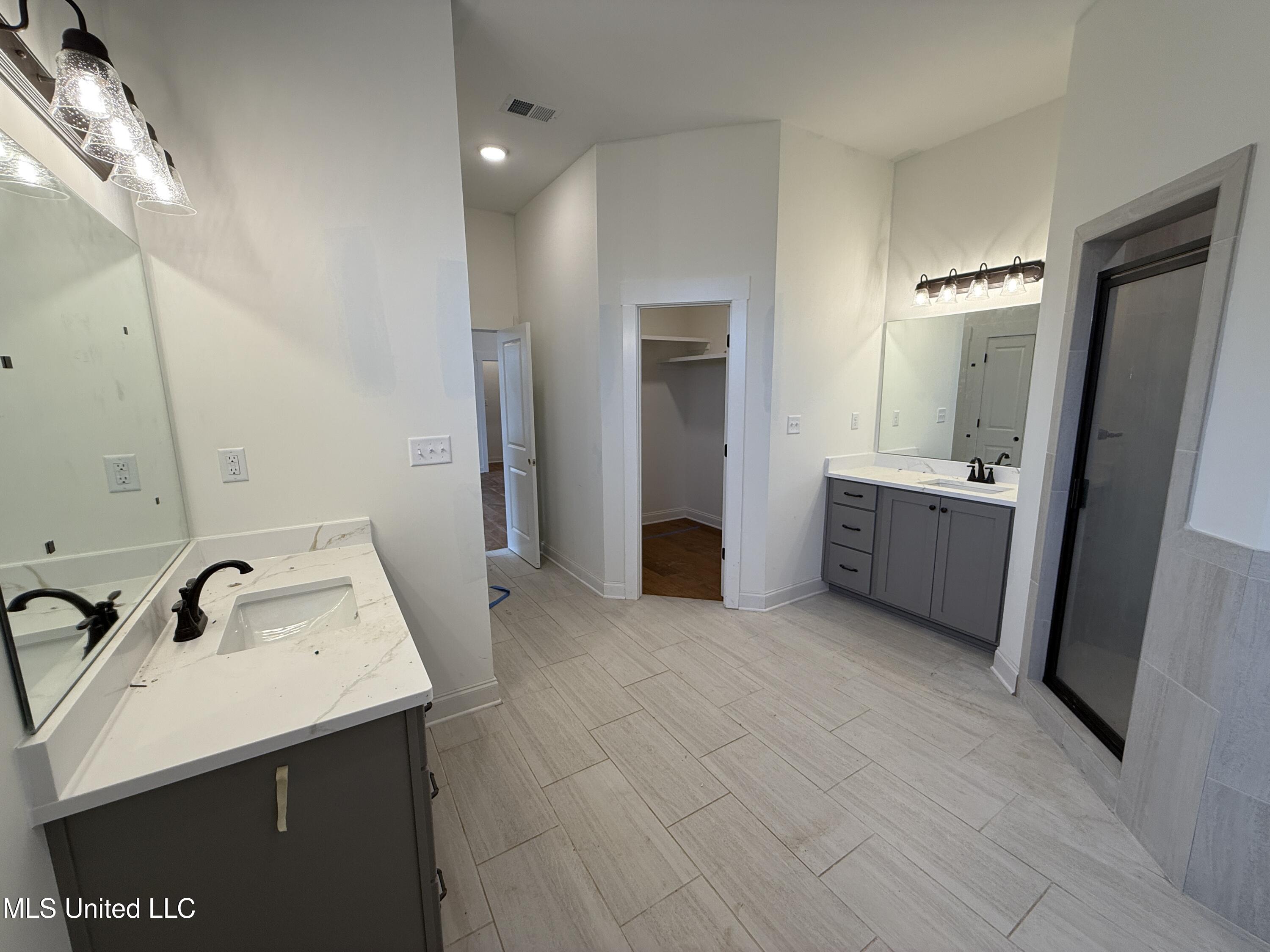 767 Coahoma Court Nesbit, MS 38651 - Photo 17 of 37 Primary