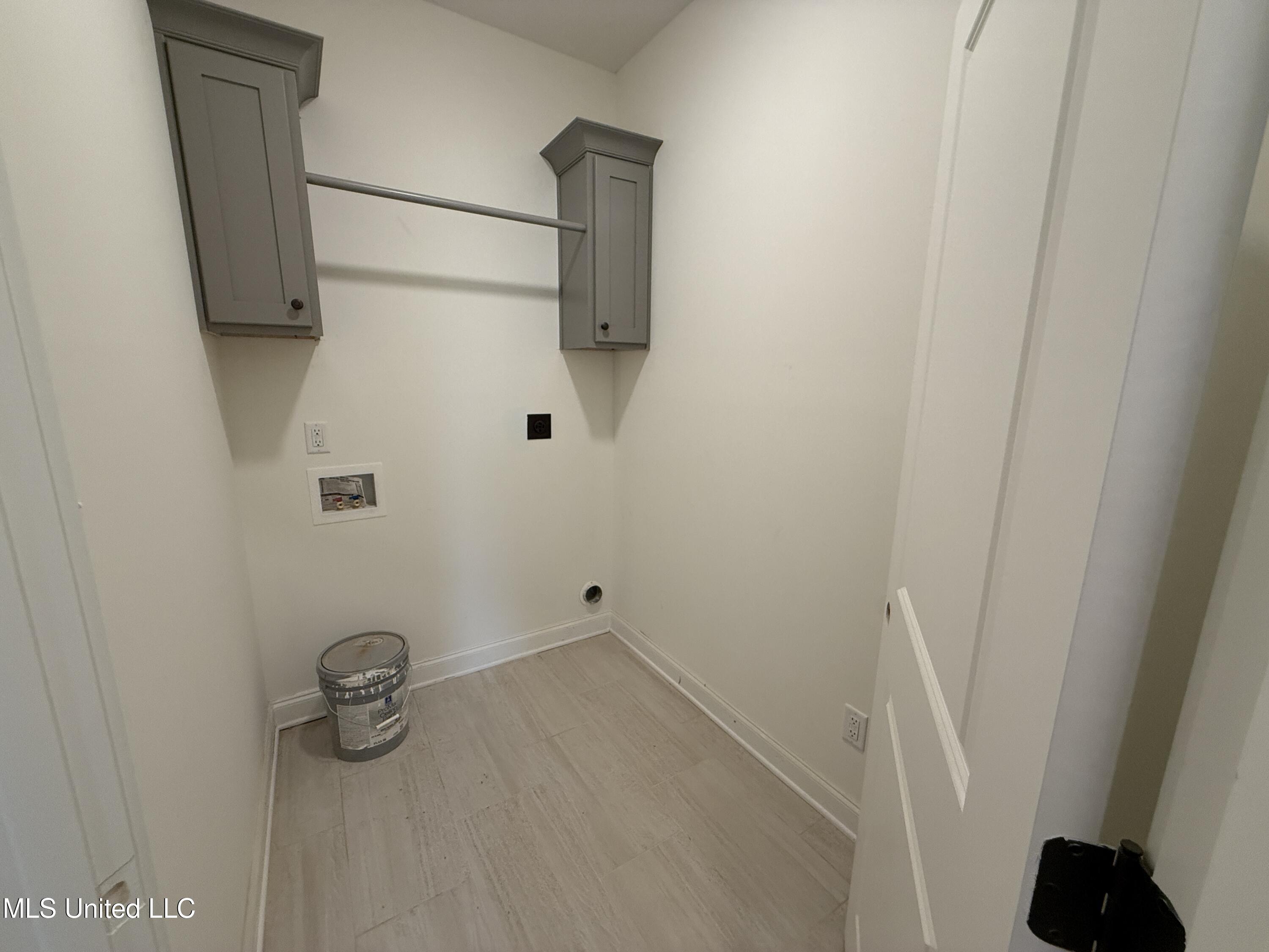 767 Coahoma Court Nesbit, MS 38651 - Photo 20 of 37 Laundry