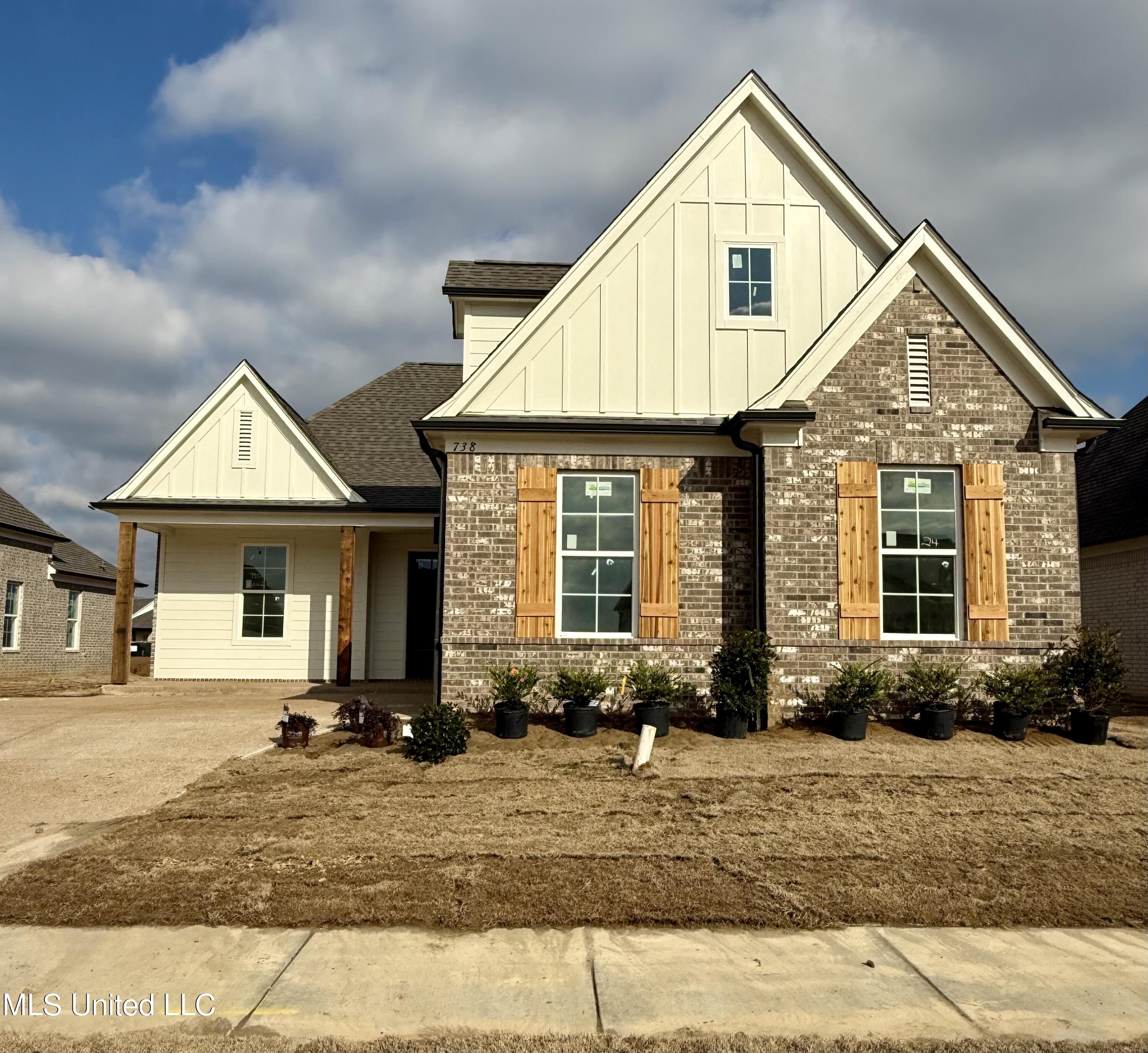 767 Coahoma Court Nesbit, MS 38651 - Photo 2 of 37 Belzoni