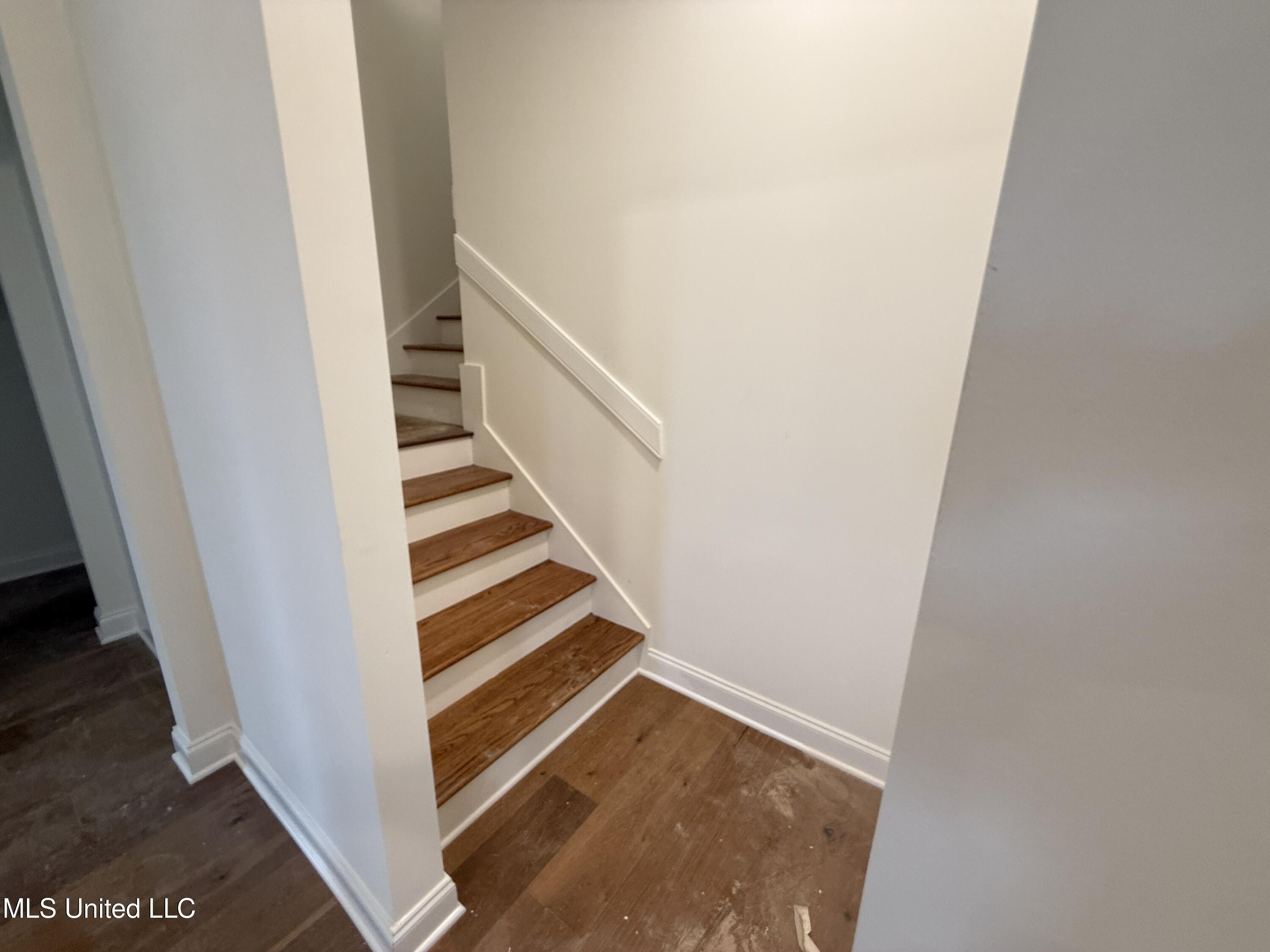 767 Coahoma Court Nesbit, MS 38651 - Photo 26 of 37 Stairs