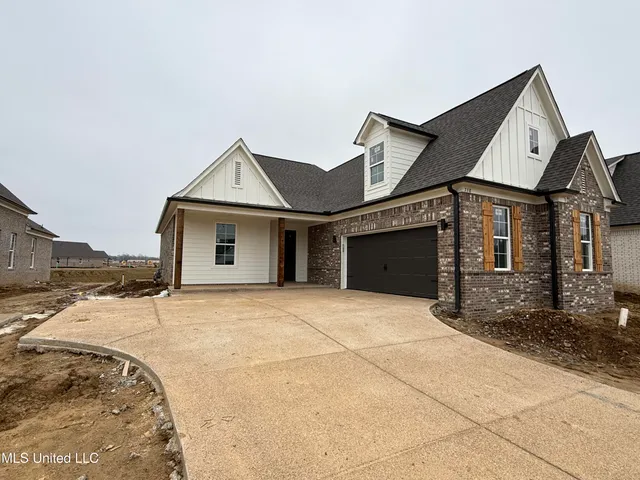 $346,900 | 767 Coahoma Court, Nesbit, MS 38651