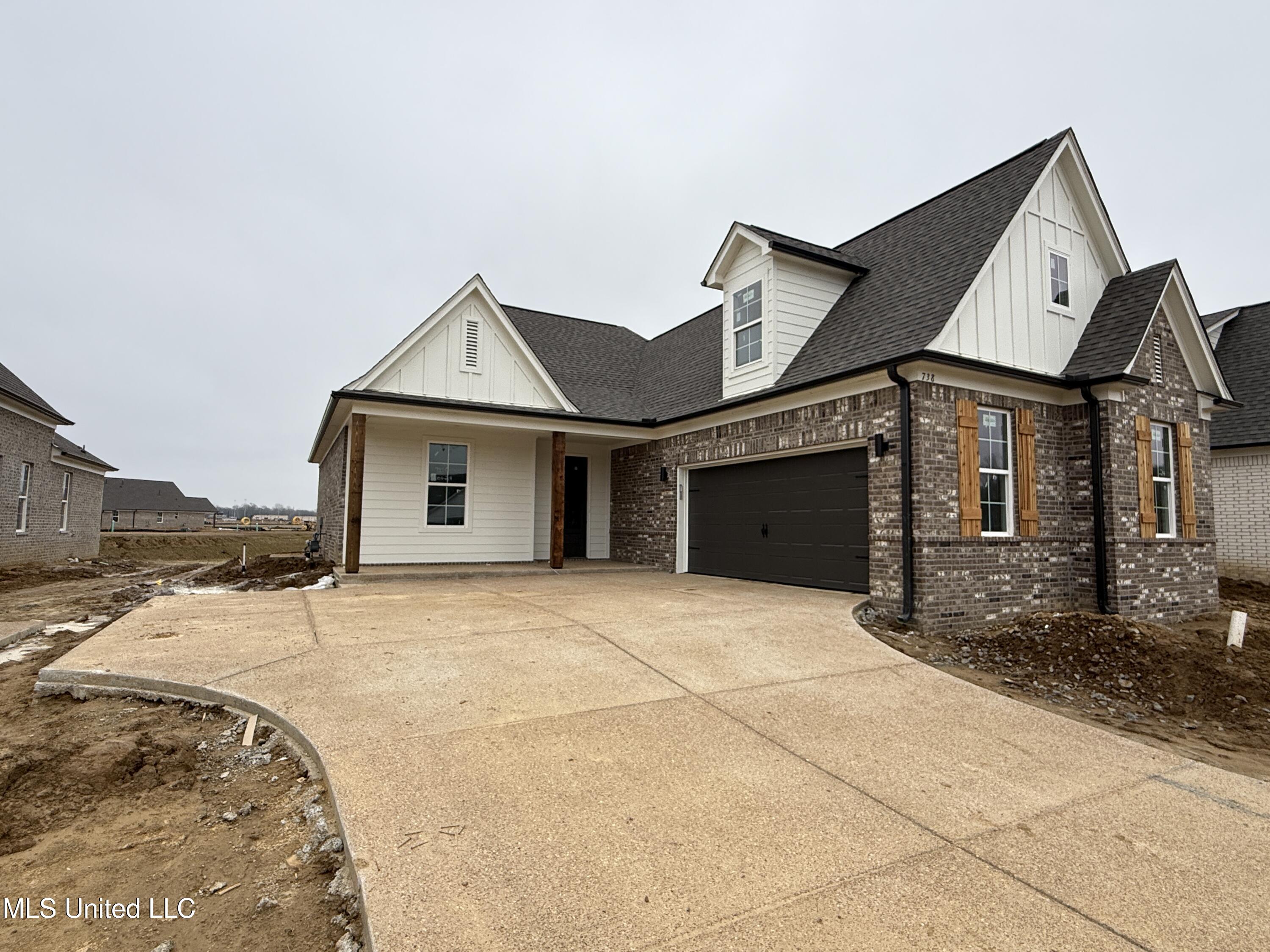 767 Coahoma Court Nesbit, MS 38651 - Photo 3 of 37 Front