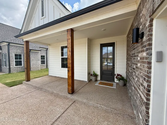 $346,900 | 767 Coahoma Court, Nesbit, MS 38651