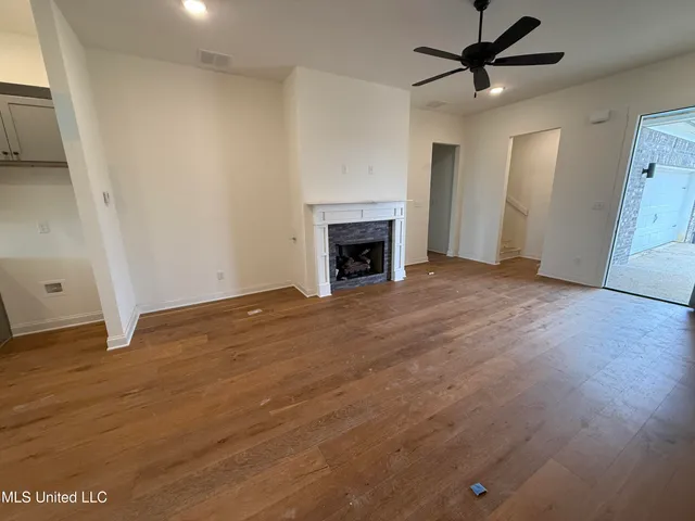 $346,900 | 767 Coahoma Court, Nesbit, MS 38651