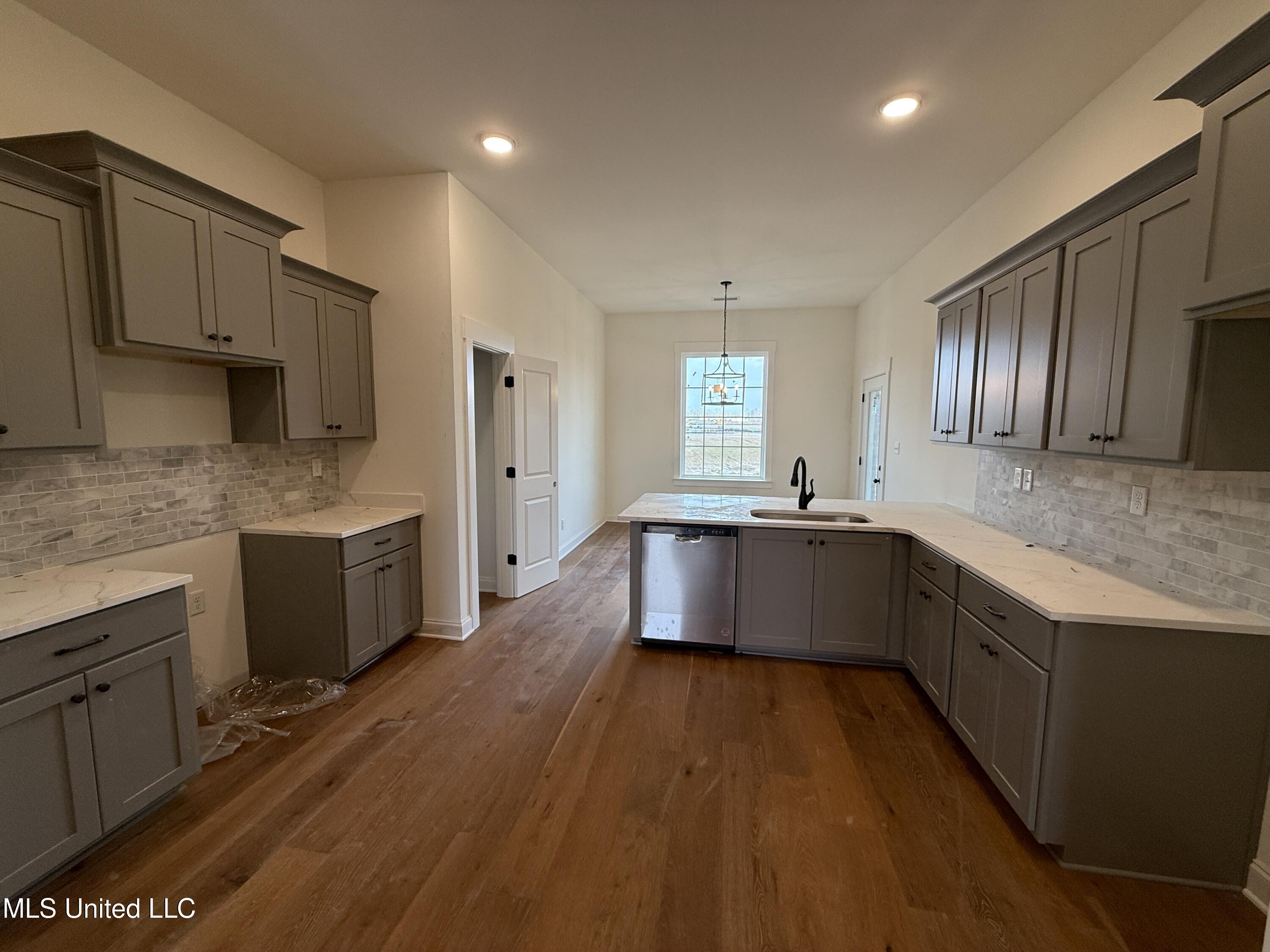 767 Coahoma Court Nesbit, MS 38651 - Photo 7 of 37 Kitchen