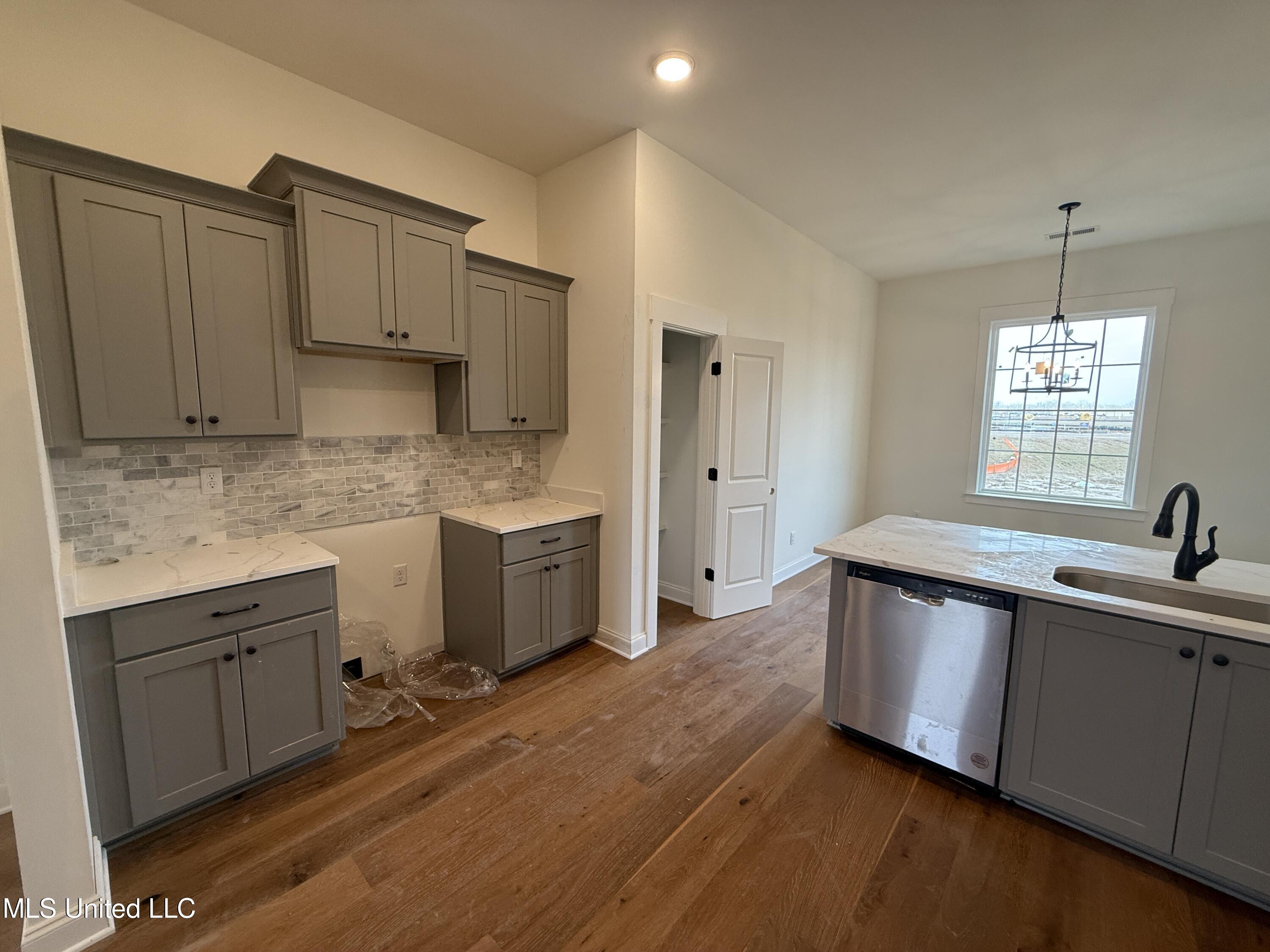 767 Coahoma Court Nesbit, MS 38651 - Photo 8 of 37 Kitchen
