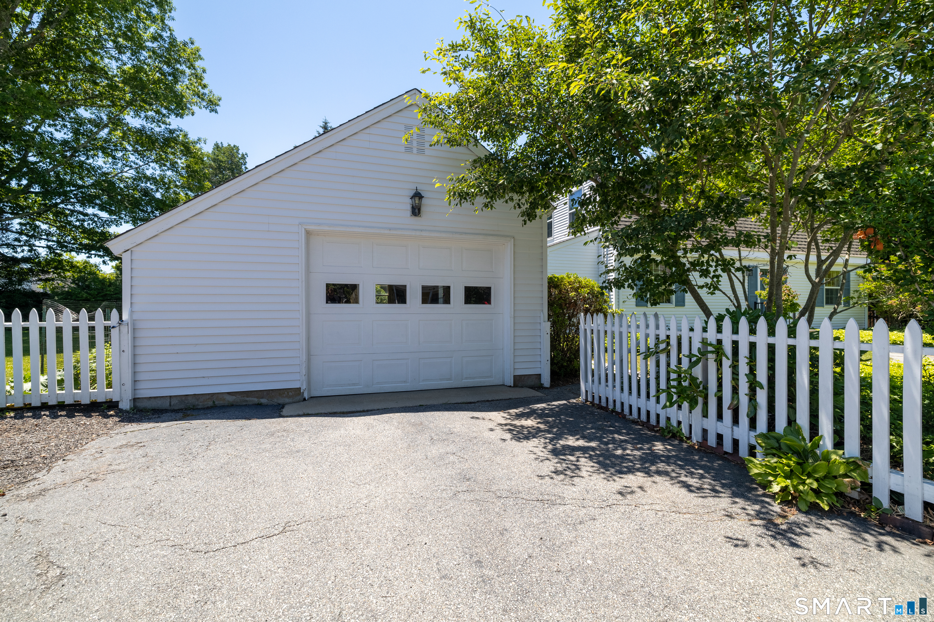 5 Eldridge Street Groton, CT 06355 - Photo 4 of 34