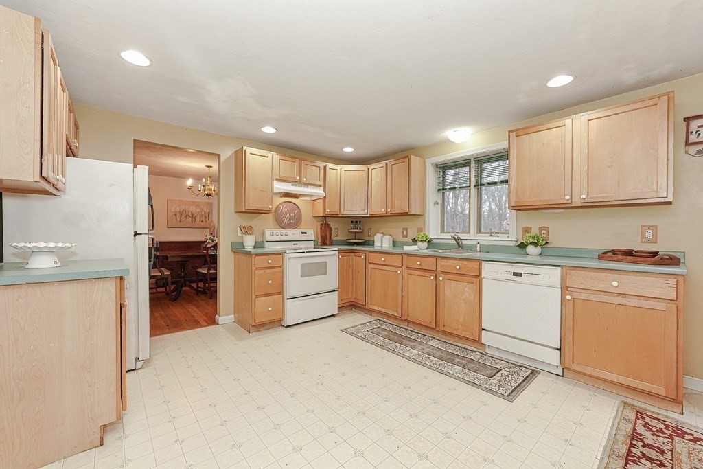 13 Liberty Road Medway, MA 02053 - Photo 17 of 42 Gallery Image 17