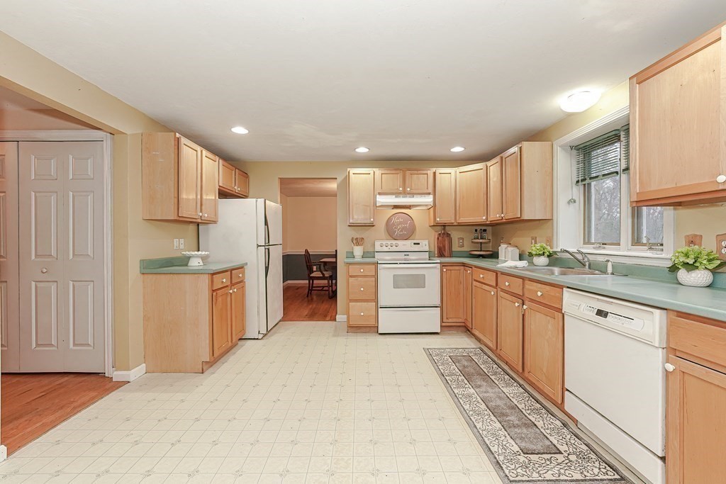 13 Liberty Road Medway, MA 02053 - Photo 18 of 42 Gallery Image 18