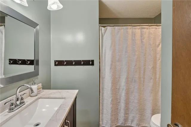 $284,900 | 18701 East 27th Terrace South, Independence, MO 64057