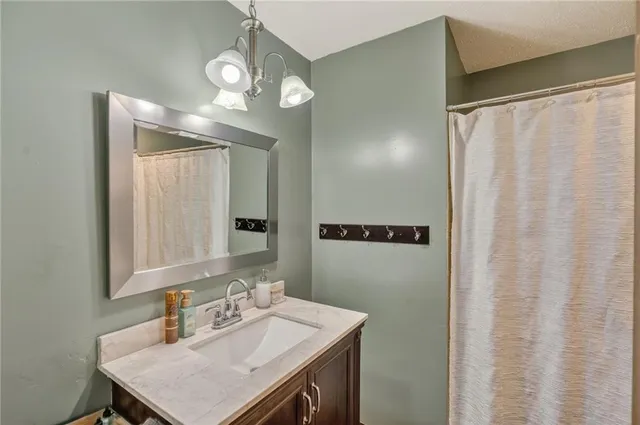 $284,900 | 18701 East 27th Terrace South, Independence, MO 64057