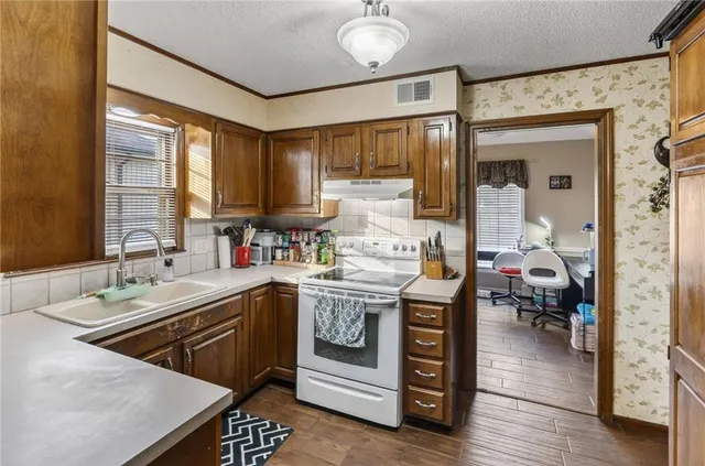 $284,900 | 18701 East 27th Terrace South, Independence, MO 64057