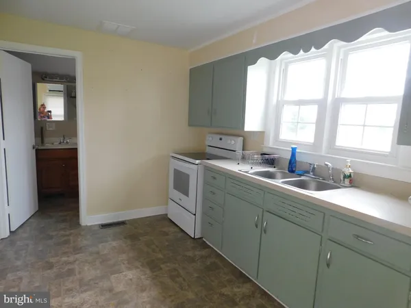 $2,100 | 13142 Lord Fairfax Highway, Boyce, VA 22620