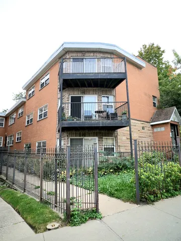 $179,000 | 1937 West Pratt Boulevard, Unit 2N, Chicago, IL 60626
