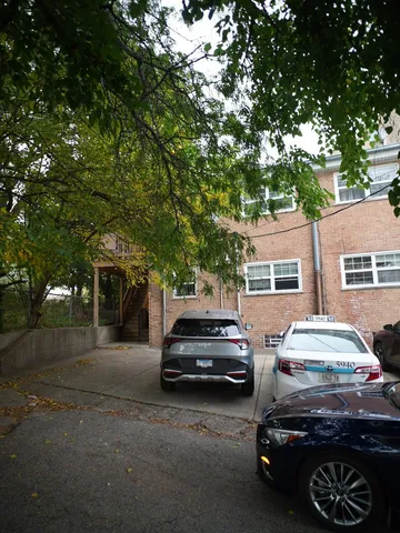 $179,000 | 1937 West Pratt Boulevard, Unit 2N, Chicago, IL 60626