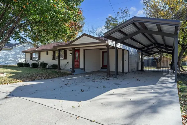 a view of a house with a backyard
