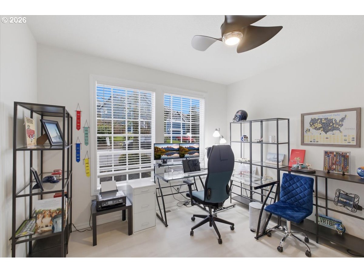 2469 Dalke Ridge Drive Northwest Salem, OR 97304 - Photo 21 of 42 a workspace with furniture and a window