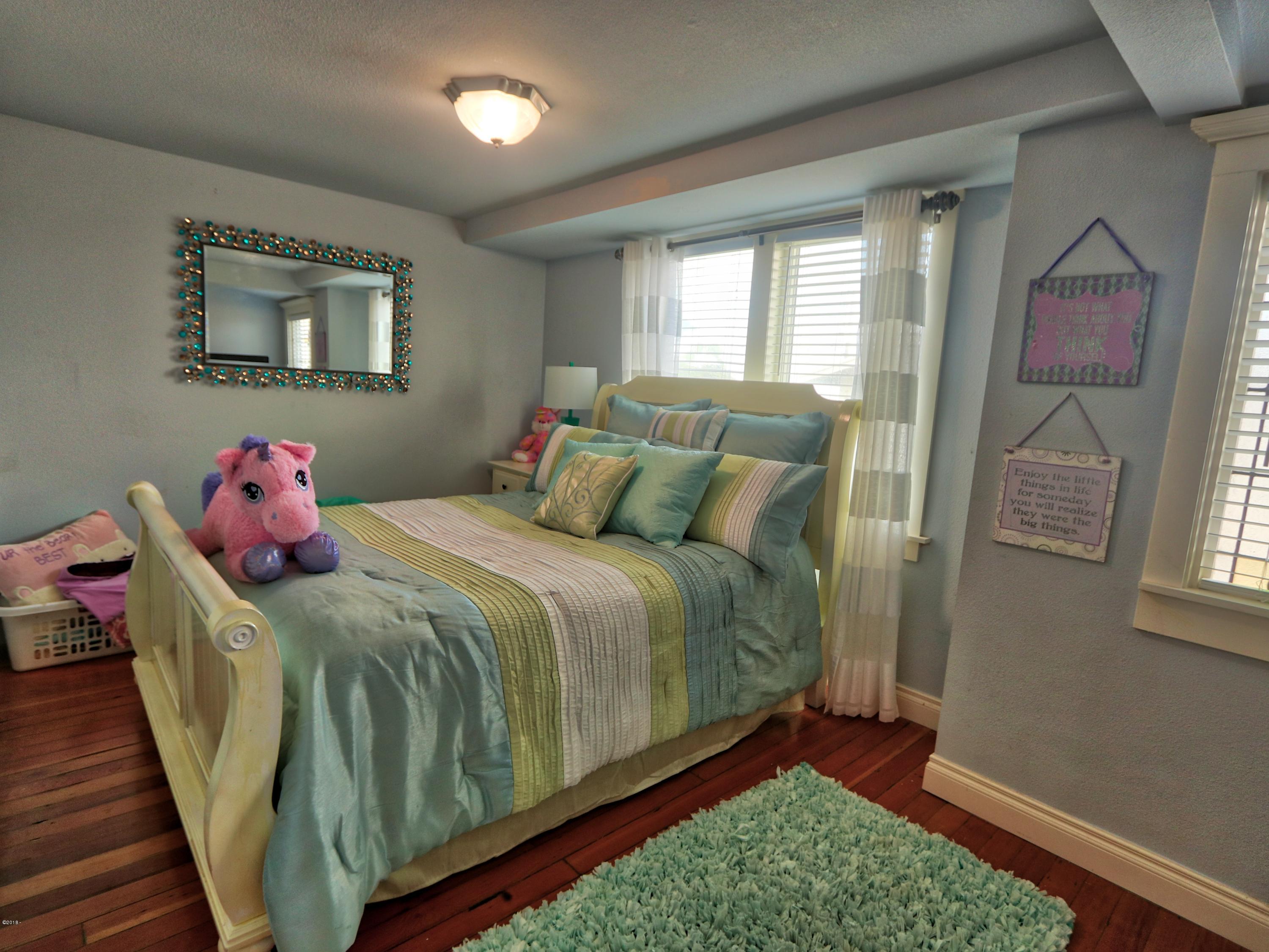 47 Southwest Hurbert Street Newport, OR 97365 - Photo 16 of 34 Bedroom 2