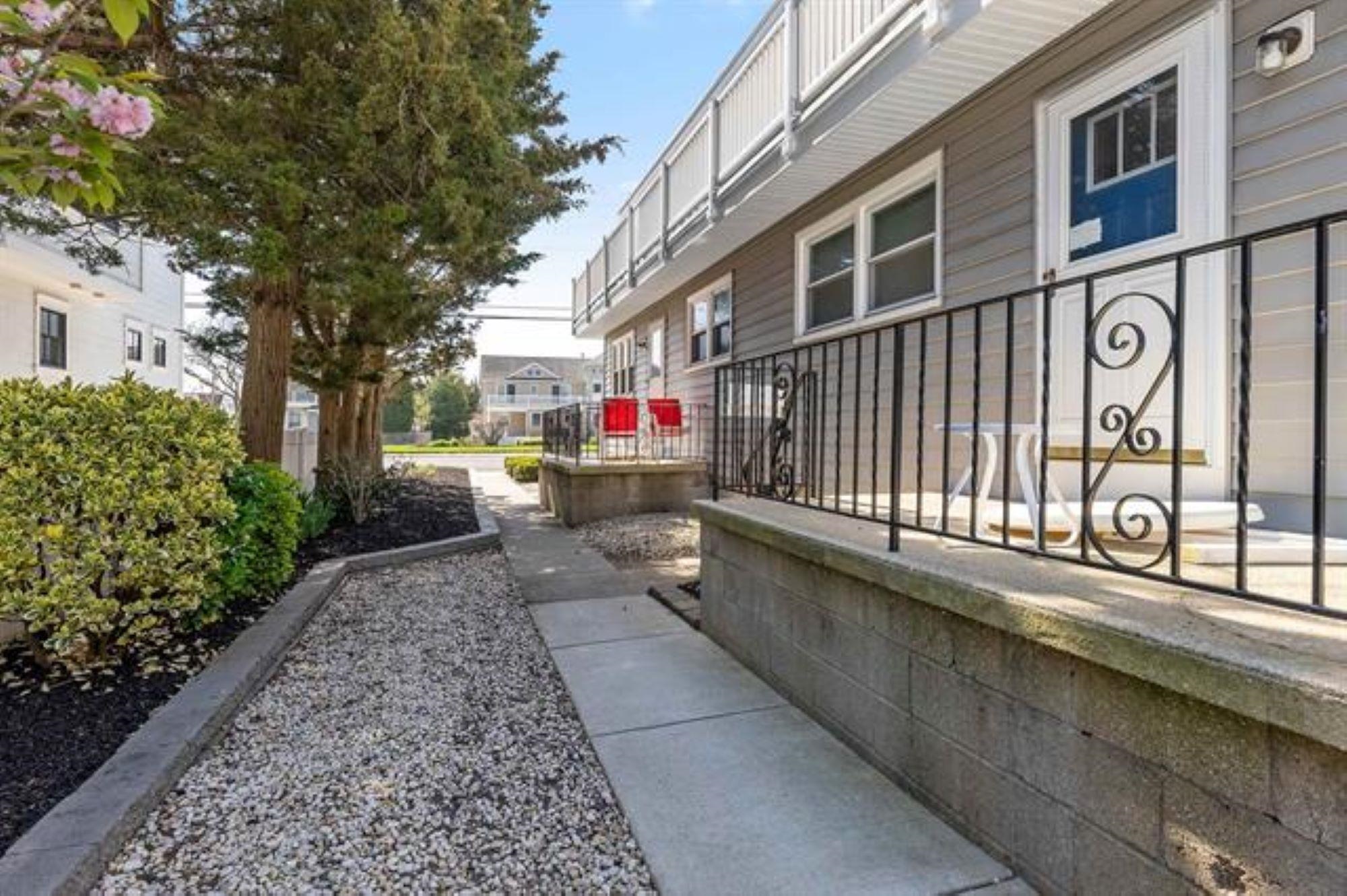 9903 2nd Stone Harbor, NJ 08247 - Photo 5 of 28 a view of a street with sitting area