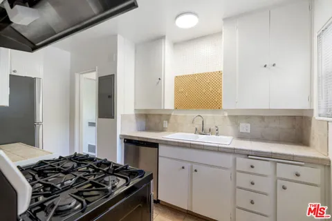 $550,000 | 5165 Village, Los Angeles, CA 90016