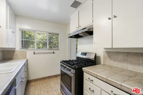 $550,000 | 5165 Village, Los Angeles, CA 90016