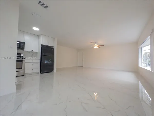 $2,475 | 5400 Northwest 18th Street, Unit 3N, Lauderhill, FL 33313