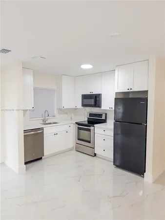 $2,475 | 5400 Northwest 18th Street, Unit 3N, Lauderhill, FL 33313