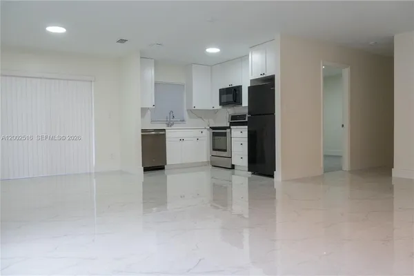 $2,475 | 5400 Northwest 18th Street, Unit 3N, Lauderhill, FL 33313