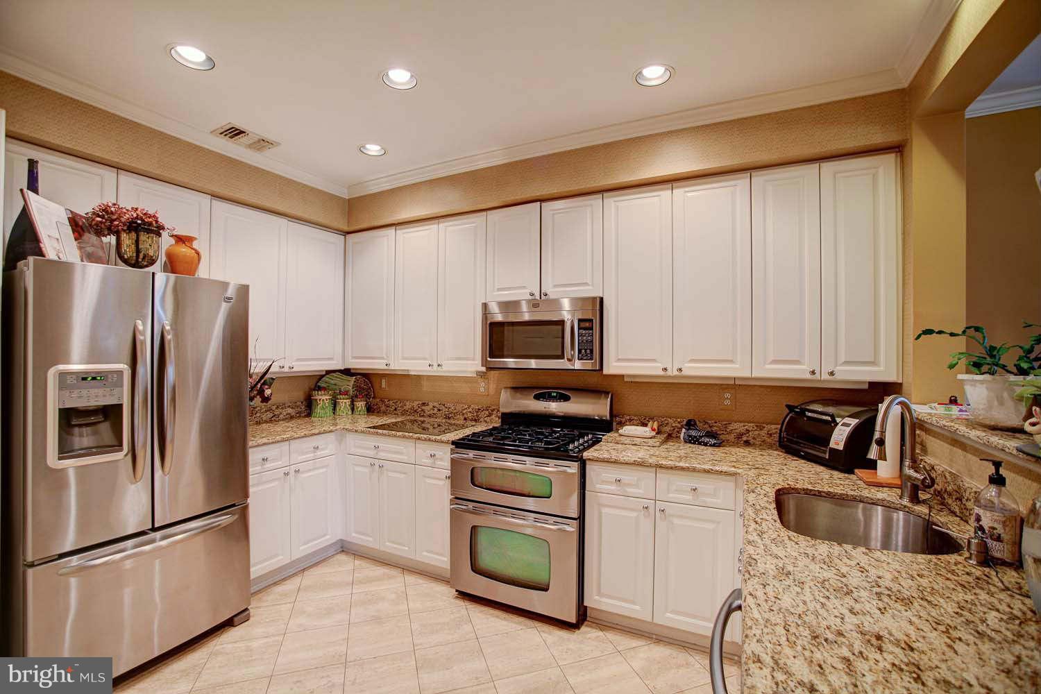 1860 Stratford Park Place, Unit 204 Reston, VA 20190 - Photo 6 of 18 Kitchen