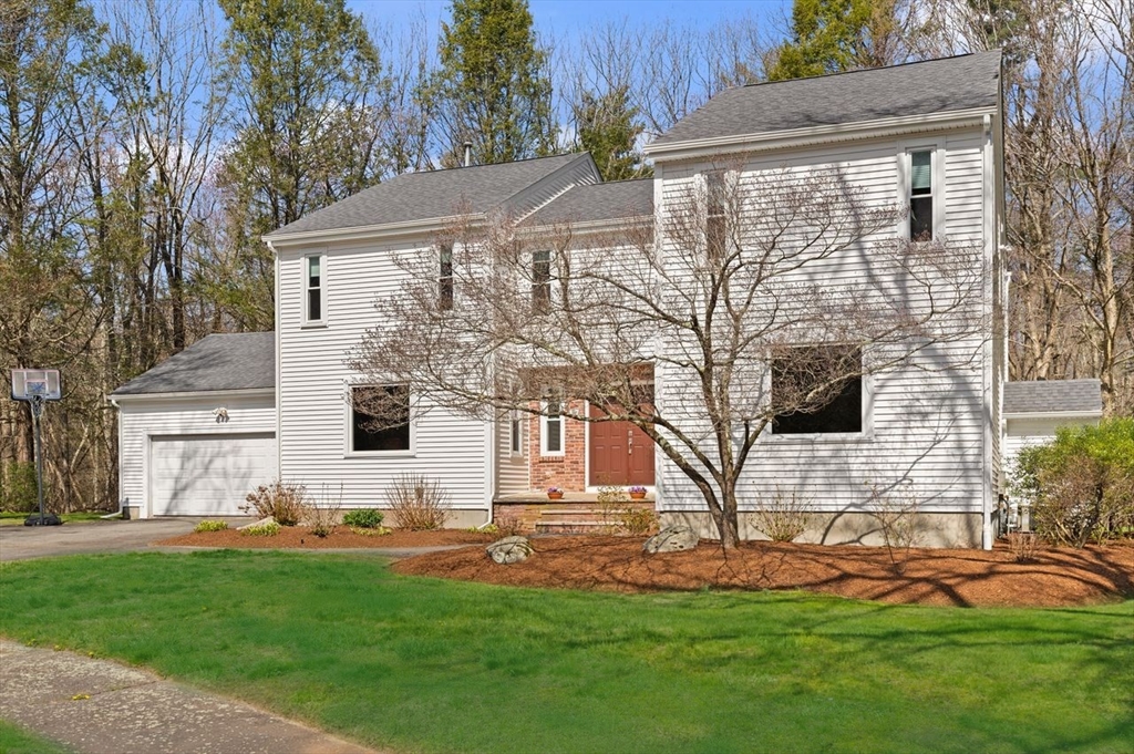 17 Niantic Road Sharon, MA 02067 - Photo 3 of 39