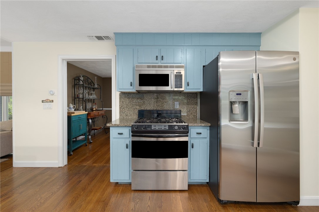 30 Abigail Street Warwick, RI 02818 - Photo 8 of 38