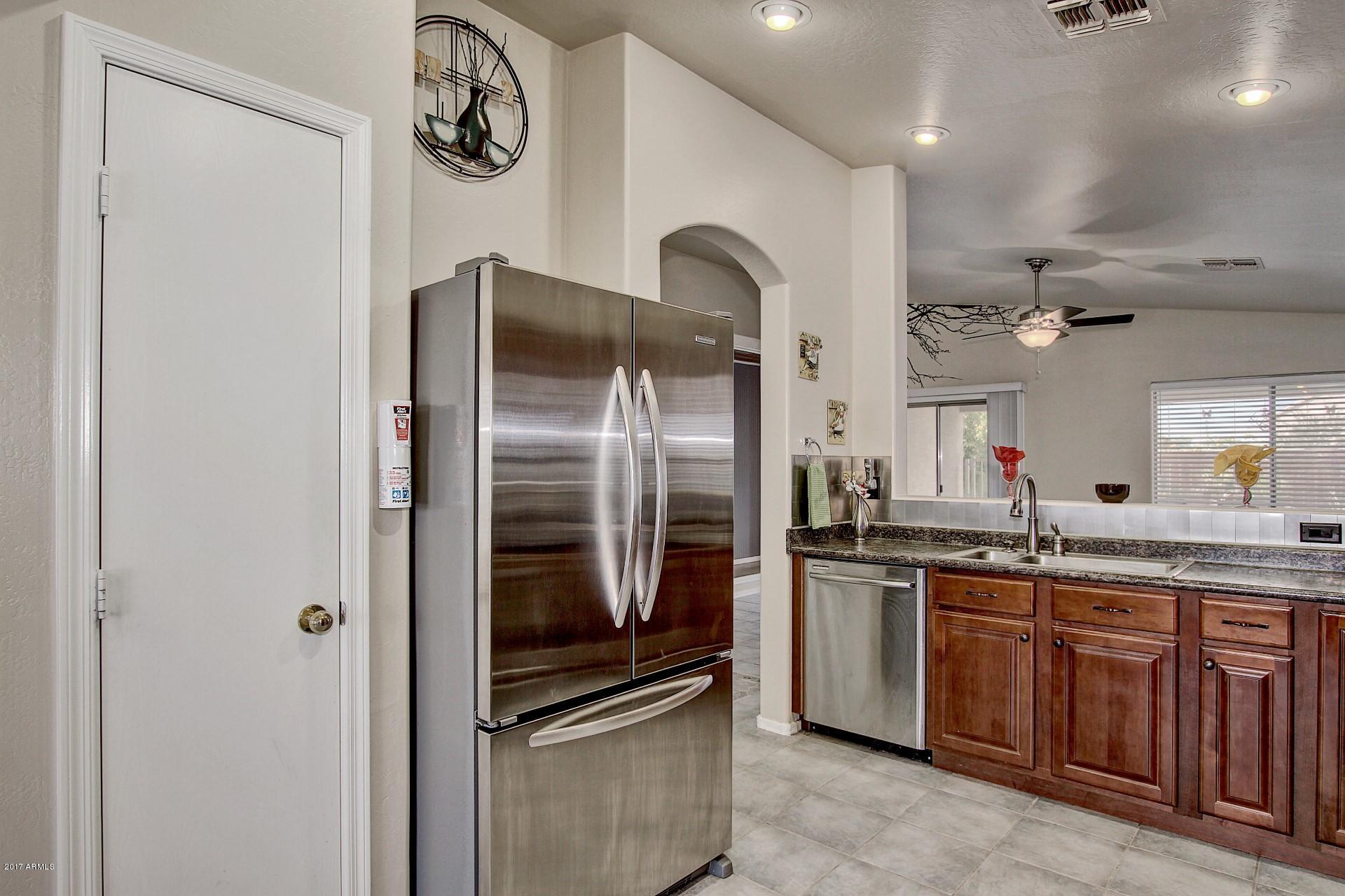 2312 West Darrel Road Phoenix, AZ 85041 - Photo 4 of 29 Darrel (7)