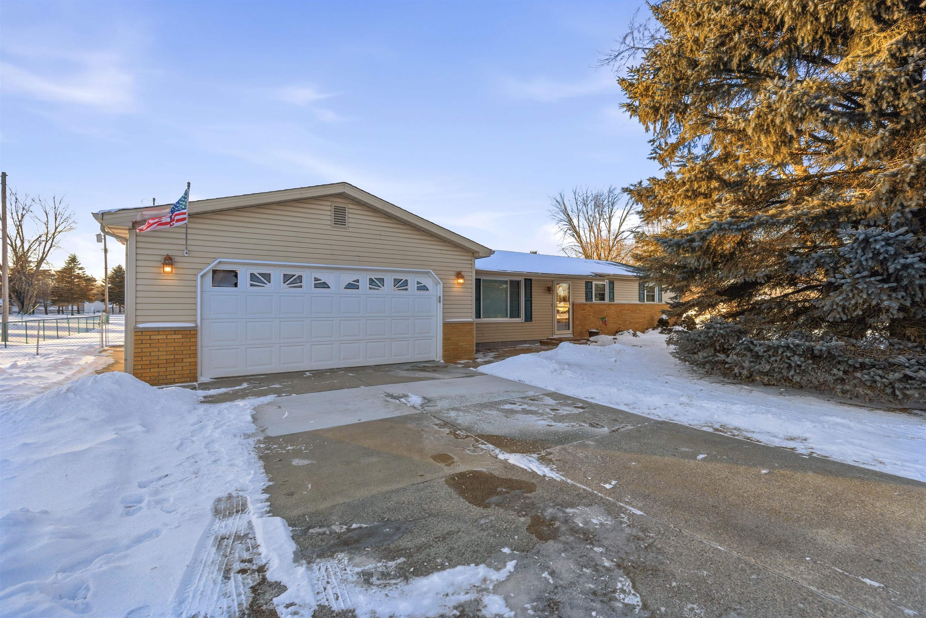 3101 Range Road Port Huron, MI 48060 - Photo 1 of 50 50197971-c4599094-27ac-4fbb-8080-f0327617efe7.JPG
