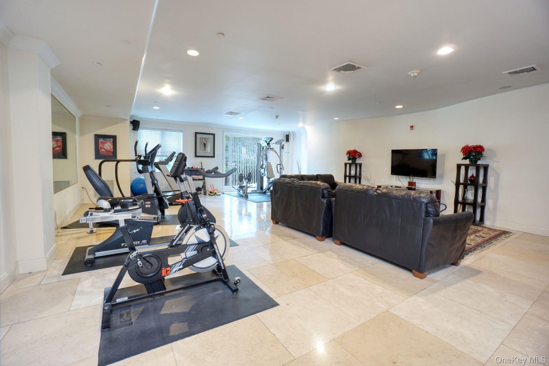 171 Great Neck Road, Unit 4L Great Neck, NY 11021 - Photo 13 of 15 Exercise room featuring recessed lighting