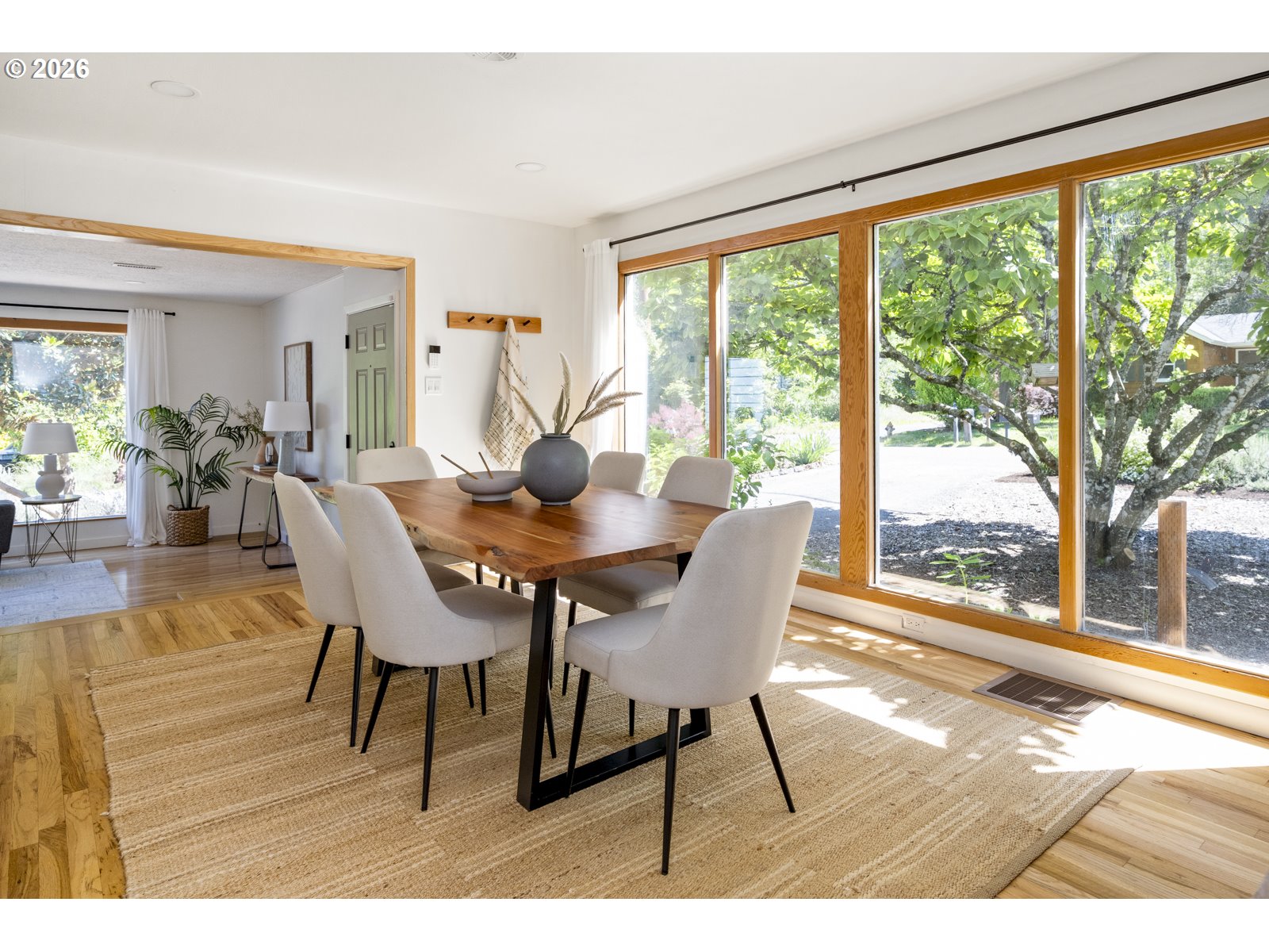 11207 Southwest 53rd Avenue Portland, OR 97219 - Photo 13 of 44