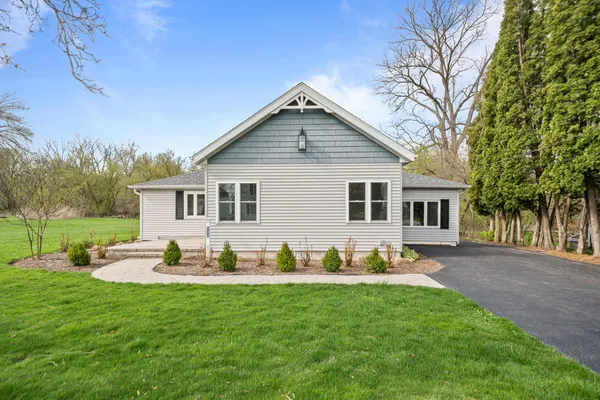 $649,900 | 132 Fontana Avenue, Fontana, WI 53125