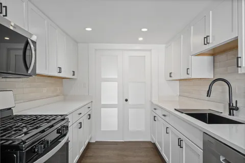 $649,900 | 132 Fontana Avenue, Fontana, WI 53125