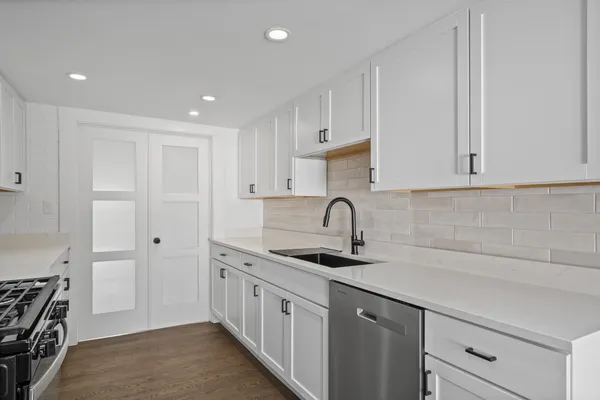 $649,900 | 132 Fontana Avenue, Fontana, WI 53125