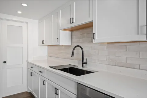 $649,900 | 132 Fontana Avenue, Fontana, WI 53125