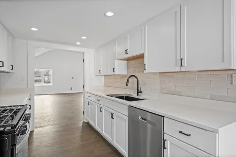 $649,900 | 132 Fontana Avenue, Fontana, WI 53125