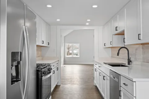 $649,900 | 132 Fontana Avenue, Fontana, WI 53125