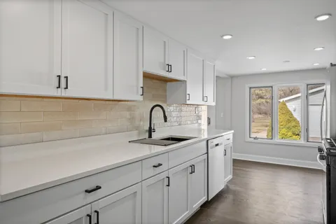 $649,900 | 132 Fontana Avenue, Fontana, WI 53125