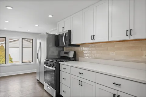 $649,900 | 132 Fontana Avenue, Fontana, WI 53125