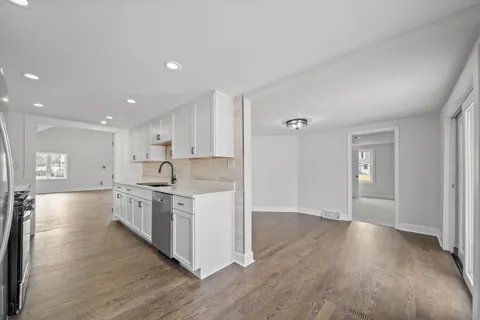 $649,900 | 132 Fontana Avenue, Fontana, WI 53125