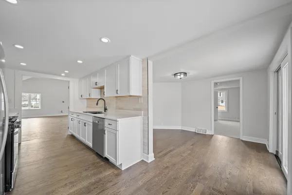 $649,900 | 132 Fontana Avenue, Fontana, WI 53125