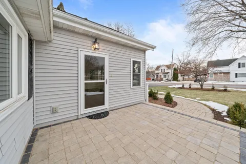 $649,900 | 132 Fontana Avenue, Fontana, WI 53125