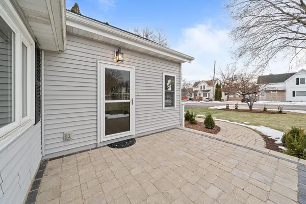 $649,900 | 132 Fontana Avenue, Fontana, WI 53125
