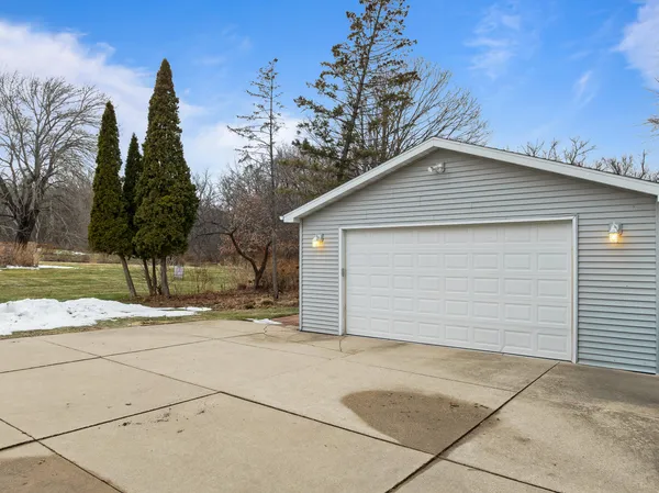 $649,900 | 132 Fontana Avenue, Fontana, WI 53125