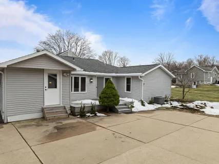 $649,900 | 132 Fontana Avenue, Fontana, WI 53125